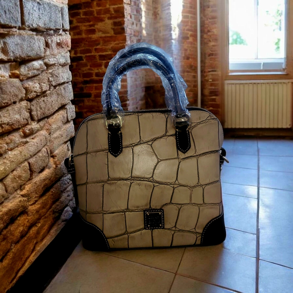 Elegant Crocodile Pattern Handbag - Black and Cream